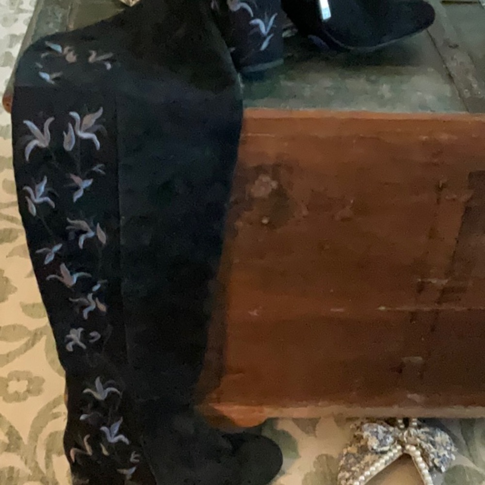 Kenneth Cole above the knee nwot embroidered boots